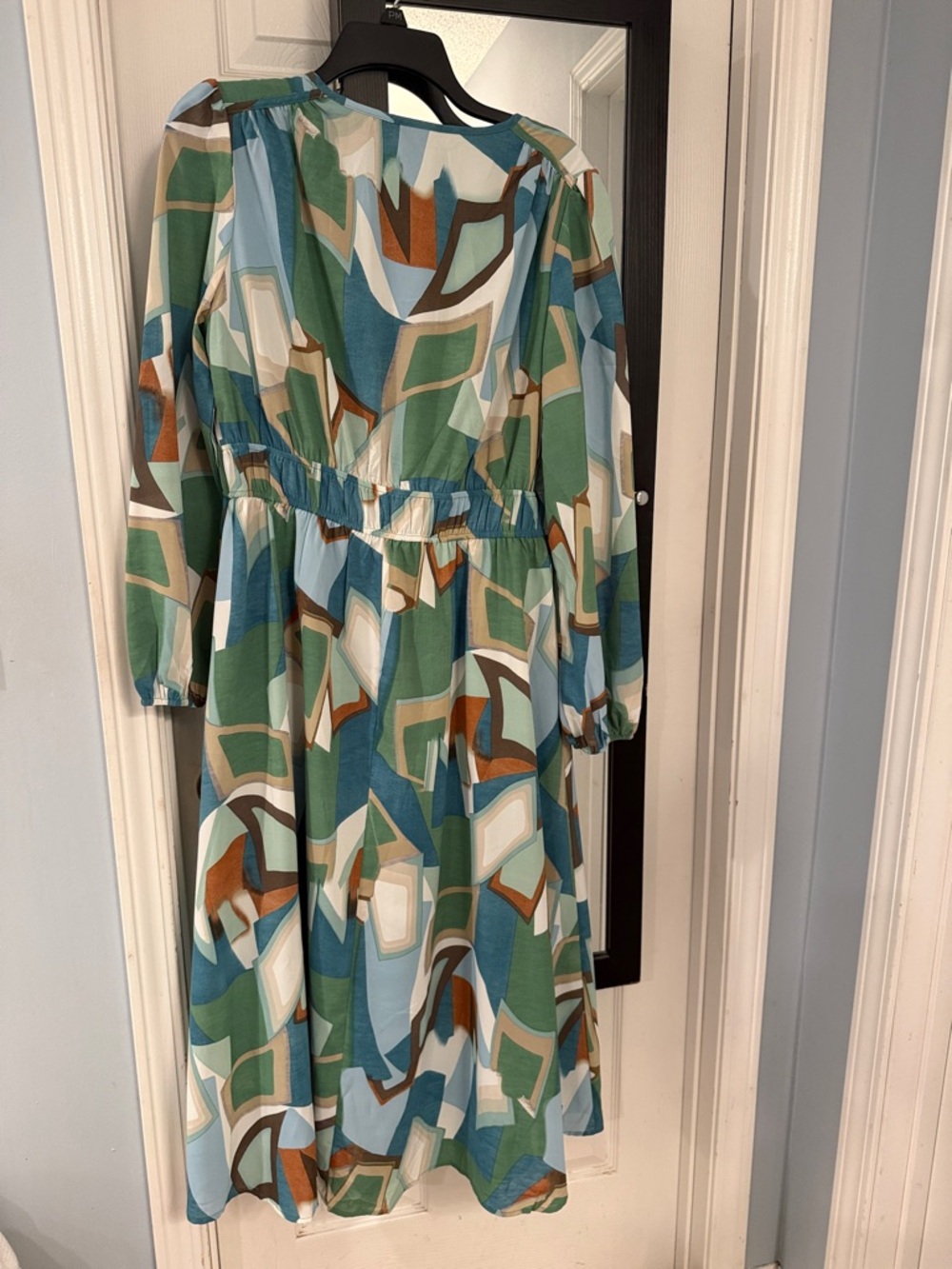 Geometric Print Long-Sleeve Midi Dress in Green Tones - Picture 2 of 6